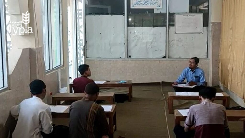 Halaqah Rutin Belajar Bahasa Arab Santri Wisma Darul Huda