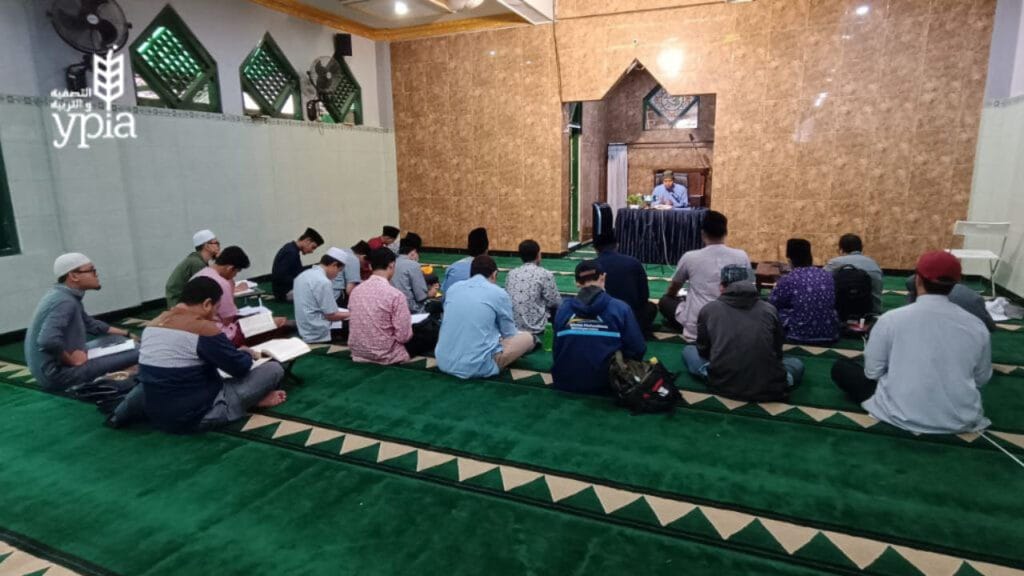 Tapi aku Bukan Santri…