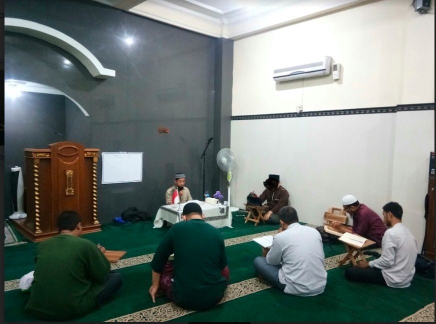 Santri di Rumah Tahfizh Ashabul Kahfi : ya ngaji, ya ngabdi